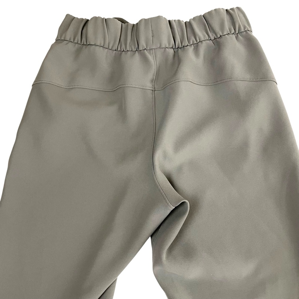 lululemon On The Fly Crop *Woven 23” Grey Sage Sz 2 - Picture 13 of 15